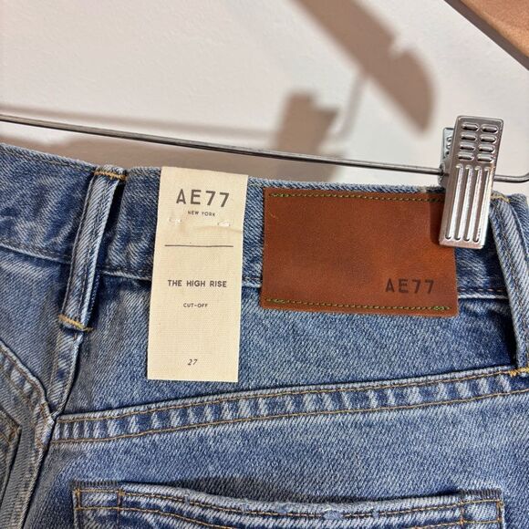 AE77  American Eagle The High Rise Cuff-OFF Medium Wash 27 Jean Shorts NEW - Picture 6 of 13